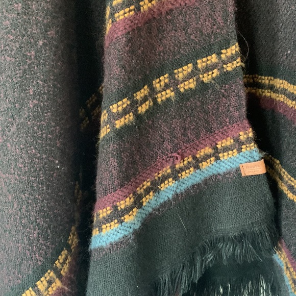 Roots Wrap, perfect for summer evenings . It’s lightweight with lovely colours. - Picture 3 of 4